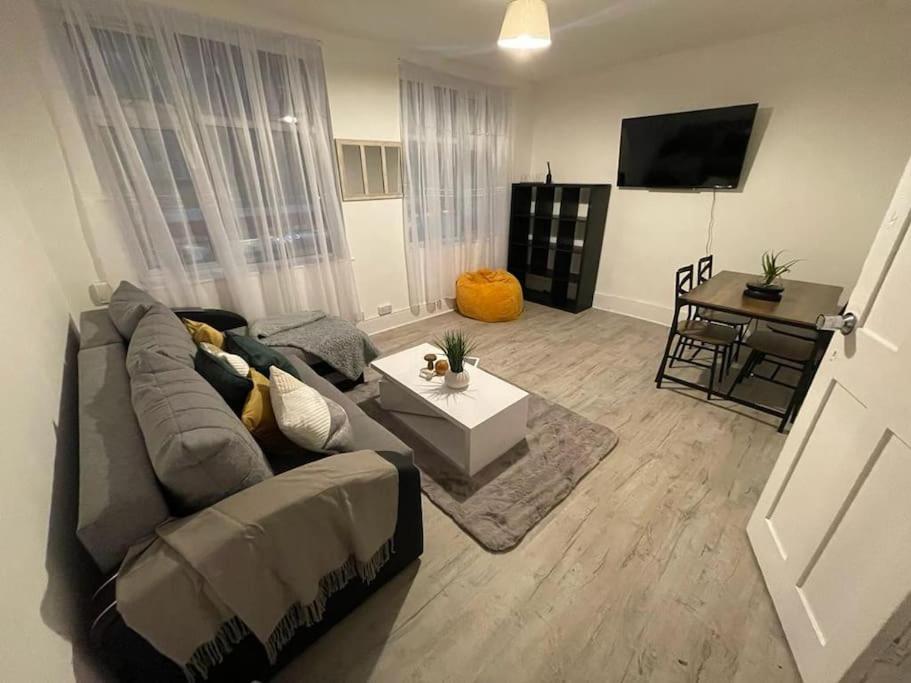 Spacious 2 Bedroom On Tower Bridge London Kültér fotó