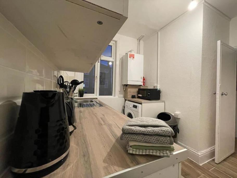Spacious 2 Bedroom On Tower Bridge London Kültér fotó